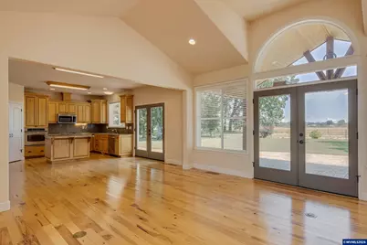 23522 Caffey Ln, Aurora, OR 97002 - Photo 9