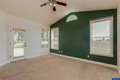 23522 Caffey Ln, Aurora, OR 97002 - Photo 17