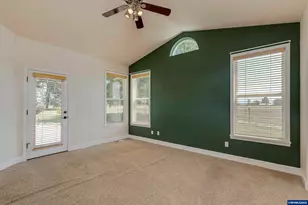 23522 Chaffey Ln, Aurora, OR 97002 - Photo 17
