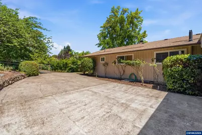 1740 NW Woodland Dr, Corvallis, OR 97330 - Photo 7