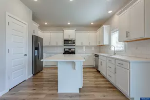 719 Deer Crk Wy, Philomath, OR 97370 - Photo 5