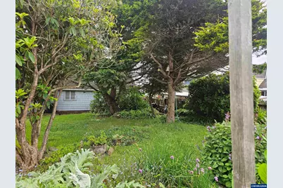 1421 NW 17th St, Lincoln City, OR 97367 - Photo 13