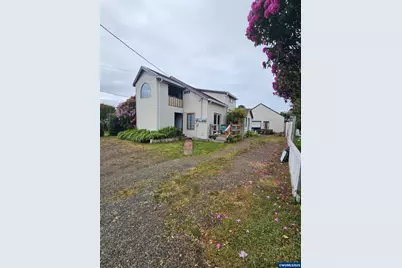 1433 NW 17th St, Lincoln City, OR 97367 - Photo 3