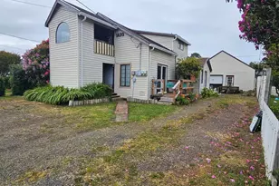1433 NW 17th St, Lincoln City, OR 97367 - Photo 3