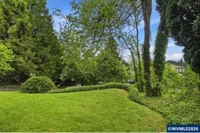7339 SW Corbett Av, Portland, OR 97219 - Photo 13