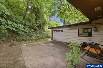 7339 SW Corbett Av, Portland, OR 97219 - Photo 27