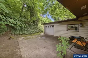 7339 SW Corbett Av, Portland, OR 97219 - Photo 27
