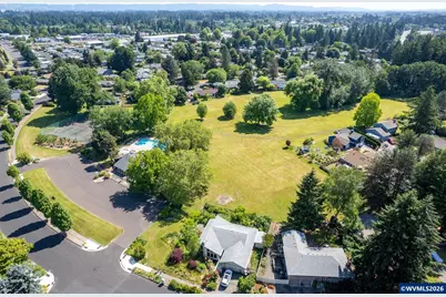 2725 SE Hollyhock Ct, Hillsboro, OR 97123 - Photo 33