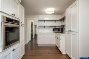 2725 SE Hollyhock Ct, Hillsboro, OR 97123 - Photo 9
