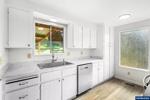 361 W Pine St, Sweet Home, OR 97386 - Photo 13