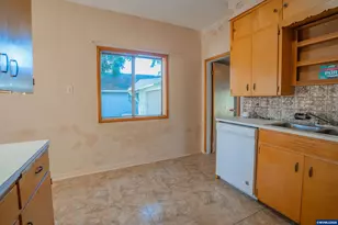 1770 Grove St, Lebanon, OR 97355 - Photo 9