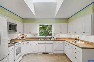 3322 NW Roosevelt Dr, Corvallis, OR 97330 - Photo 13