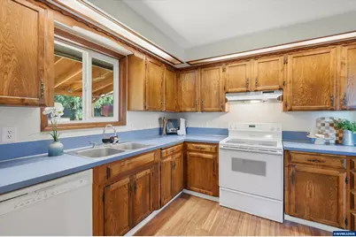 1249 SW Maple St, Dallas, OR 97338 - Photo 9