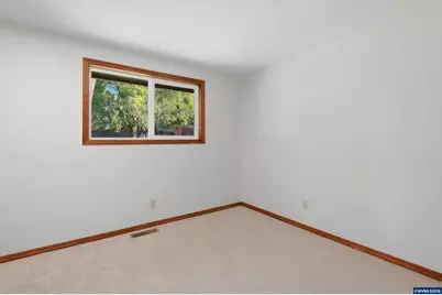 1249 SW Maple St, Dallas, OR 97338 - Photo 15