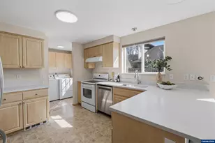5276 SW Meridian Pl, Corvallis, OR 97333 - Photo 15