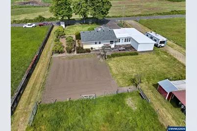 5724 Anderson Rd S, Aurora, OR 97002 - Photo 39