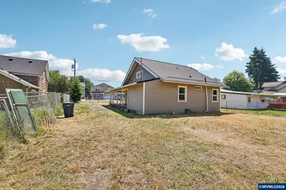 430 Log Cabin St, Independence, OR 97351 - Photo 33