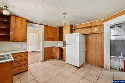 430 Log Cabin St, Independence, OR 97351 - Photo 17