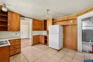 430 Log Cabin St, Independence, OR 97351 - Photo 17