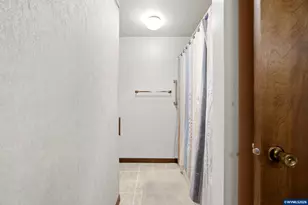 588 SE Kingwood Ave, Mill City, OR 97360 - Photo 19