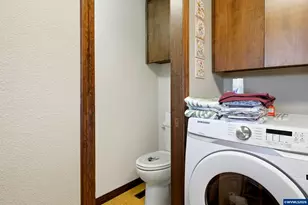 588 SE Kingwood Ave, Mill City, OR 97360 - Photo 31