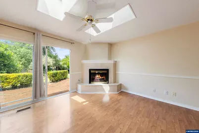 1025 N 3rd St, Woodburn, OR 97071 - Photo 13