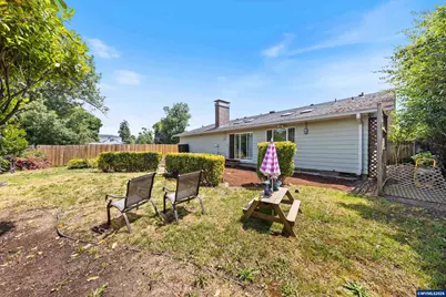 1025 N 3rd St, Woodburn, OR 97071 - Photo 43