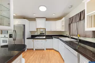 1025 N 3rd St, Woodburn, OR 97071 - Photo 9