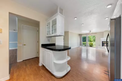 1025 N 3rd St, Woodburn, OR 97071 - Photo 11