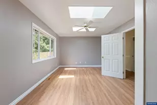 1025 N 3rd St, Woodburn, OR 97071 - Photo 23