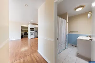 1025 N 3rd St, Woodburn, OR 97071 - Photo 35