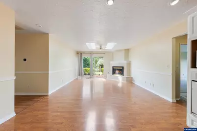 1025 N 3rd St, Woodburn, OR 97071 - Photo 17