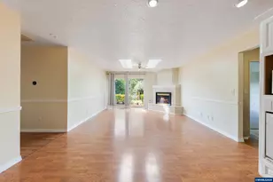 1025 N 3rd St, Woodburn, OR 97071 - Photo 17
