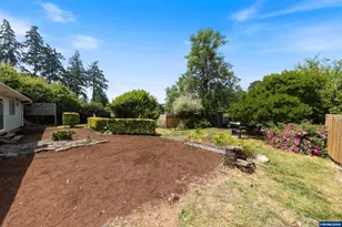 1025 N 3rd St, Woodburn, OR 97071 - Photo 37