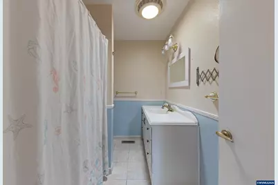1025 N 3rd St, Woodburn, OR 97071 - Photo 33