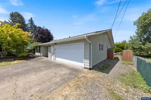 1025 N 3rd St, Woodburn, OR 97071 - Photo 3