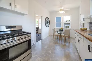 170 23rd St NE, Salem, OR 97301 - Photo 15