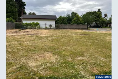 2045 Hollywood Dr NE, Salem, OR 97305 - Photo 3