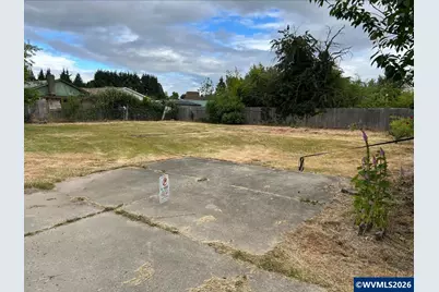 2045 Hollywood Dr NE, Salem, OR 97305 - Photo 1