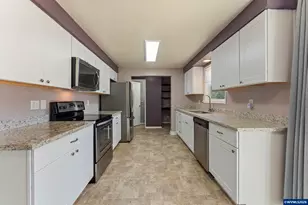 418 Browning Ave SE, Salem, OR 97302 - Photo 11