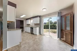 418 Browning Ave SE, Salem, OR 97302 - Photo 9