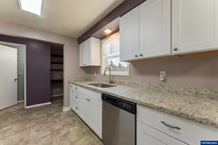 418 Browning Ave SE, Salem, OR 97302 - Photo 13
