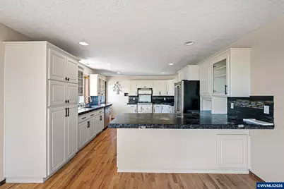 3955 Sunset Hills Dr, Turner, OR 97392 - Photo 11