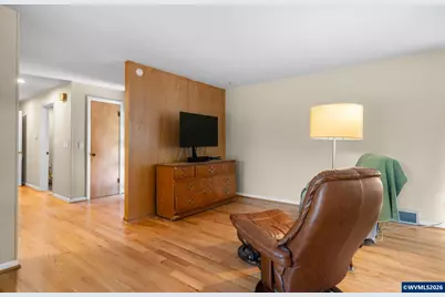 925 15th St NE, Salem, OR 97301 - Photo 5