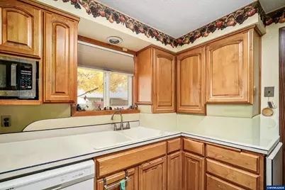 3113 Jackson St SE, Albany, OR 97322 - Photo 17