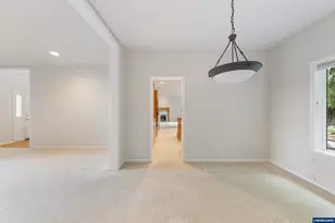 310 NW Foxglove St, Dallas, OR 97338 - Photo 19