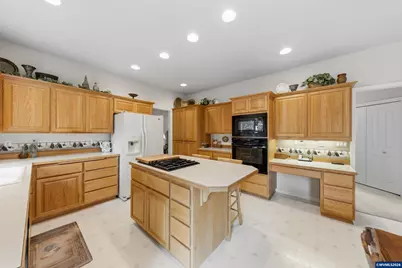 310 NW Foxglove St, Dallas, OR 97338 - Photo 19