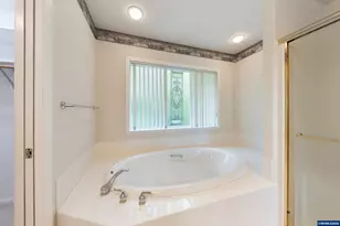 310 NW Foxglove St, Dallas, OR 97338 - Photo 39