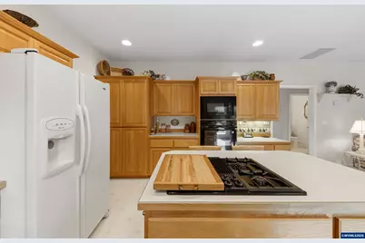 310 NW Foxglove St, Dallas, OR 97338 - Photo 17