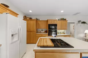 310 NW Foxglove St, Dallas, OR 97338 - Photo 17